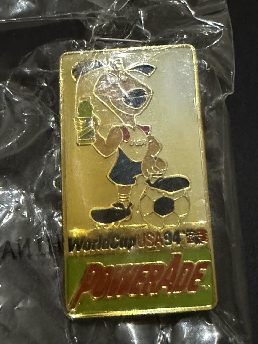 Soccer Pin VNT POWERADE SPONSOR PIN World Cup Soccer 94 Striker SQ Lapel Pin